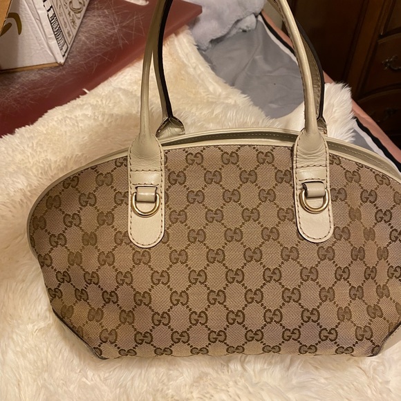 SALE. Authentic Gucci in amazing condition ❤️💕💜 - Picture 5 of 14